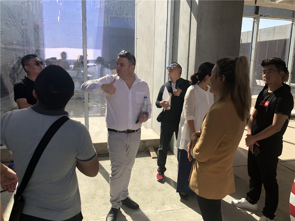 芭乐视频污下载安装瓷砖迪拜游学参观D3设计区和CIAAD的总部新基地